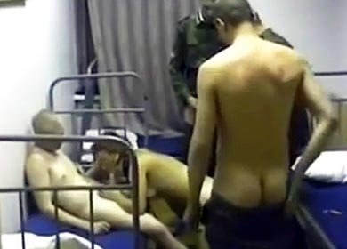 Русские солдаты пустили по кругу проститутку в казарме