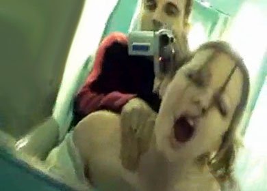 Страстно отжарил попутчицу в поезде и снял любительское порно