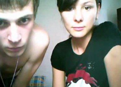 18-летняя студентка ебется с русским парнем перед вебкамерой