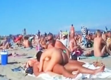 Оттрахал девушку друга на нудистском пляже