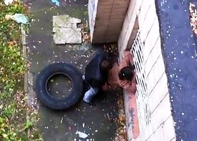 Русский парень отжарил раком алкашку на заднем дворе