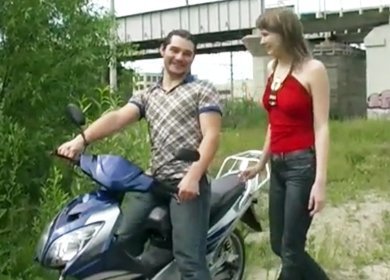 Пикапер на мотоцикле развел девку на секс
