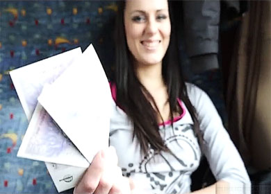 Парень уговорил незнакомку на секс в поезде за деньги
